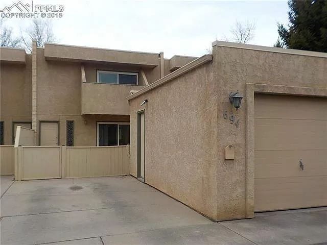 Building Photo - 3 bedroom townhouse