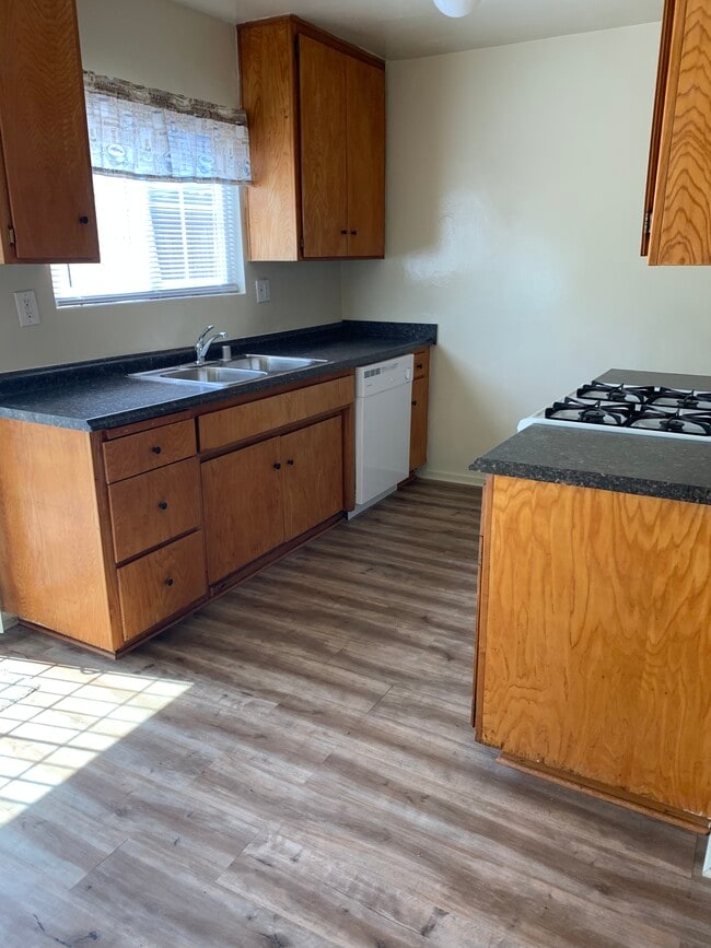 Photo - 15622 Freeman Ave Unidad 15622