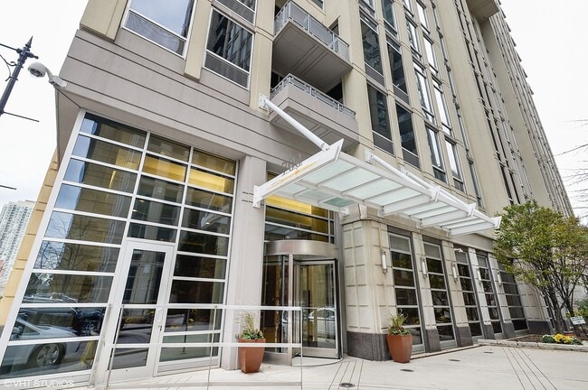 Building Photo - 700 N Larrabee St Unit 115 Rental