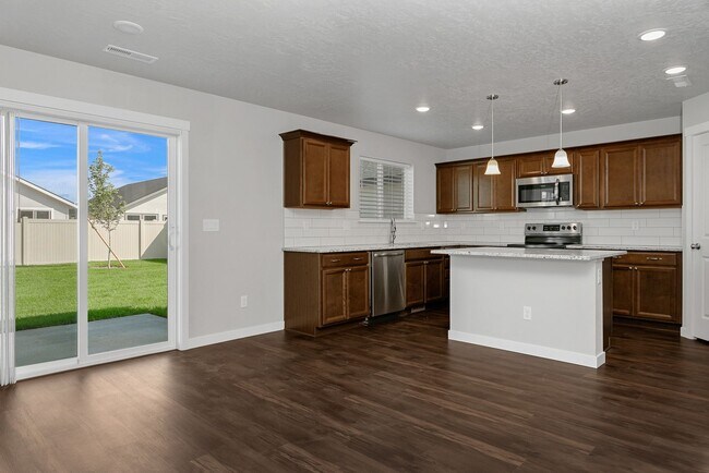 Photo - 3 Bed 2.5 Bath + Loft & Office located in the Greyhawk Subdivision