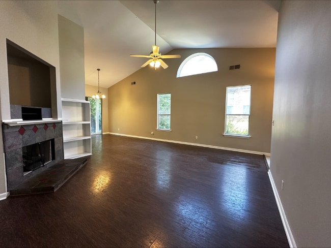 108 Gardenside Dr