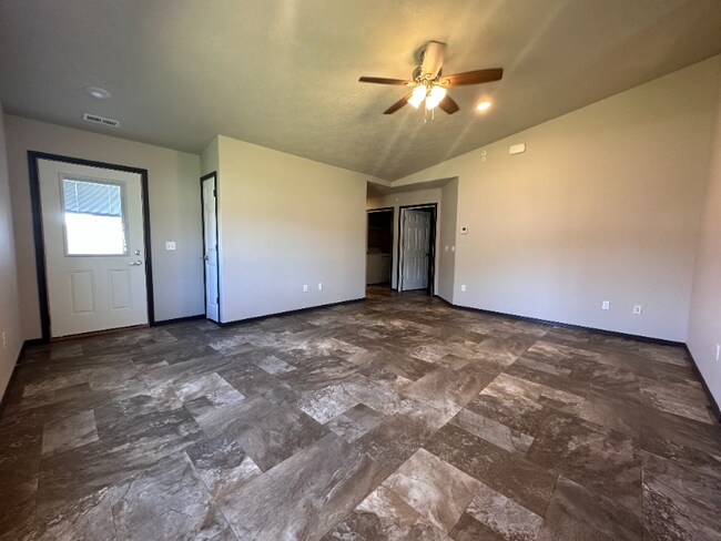 301 E Ivy Rd