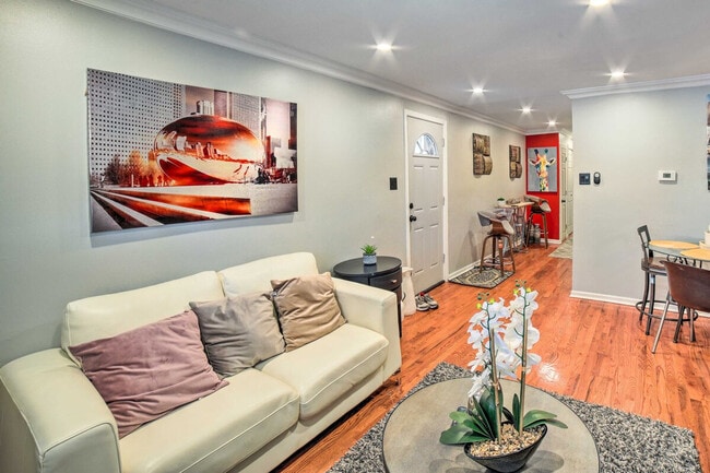 Building Photo - 703 S Central Park Ave Unit ID1306374P