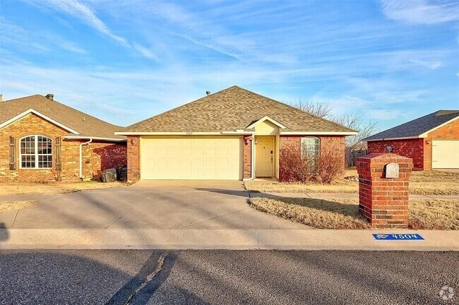 Building Photo - 4504 Applegate Dr Rental