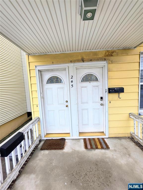 Building Photo - 245 Beech St