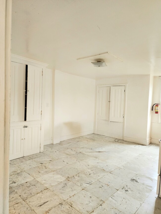 Kitchen - 404 E Market St