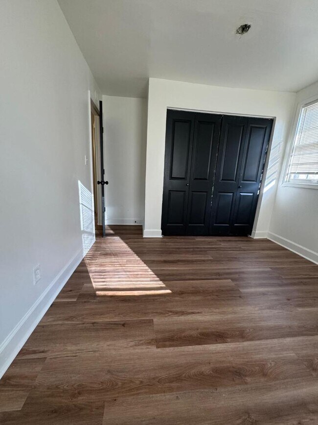 Photo - 390 Cologne Dr SE