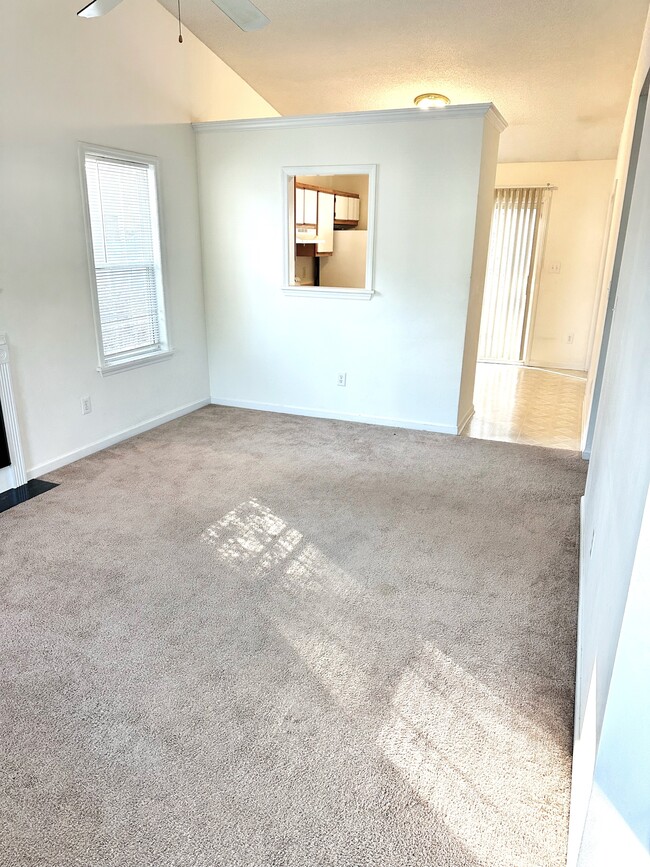 Photo - 406 Winners Cir N