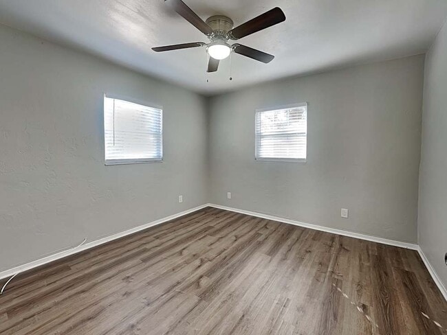 Photo - 2320 Auburn St S