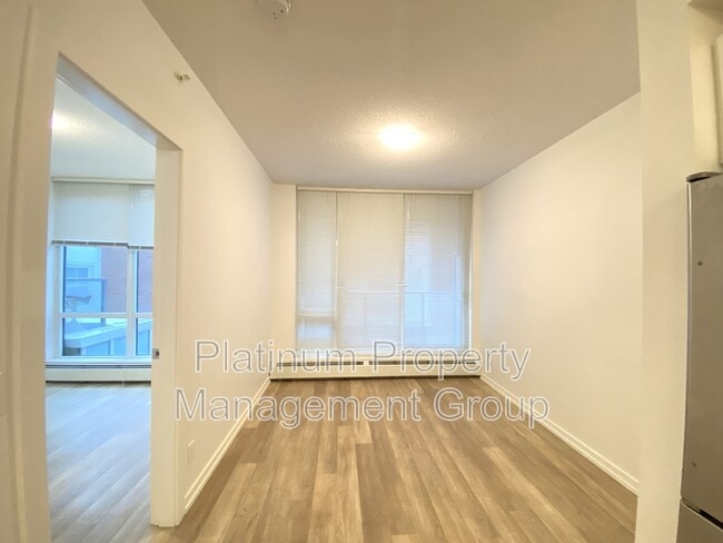 Photo - 450-458 8 Ave SE