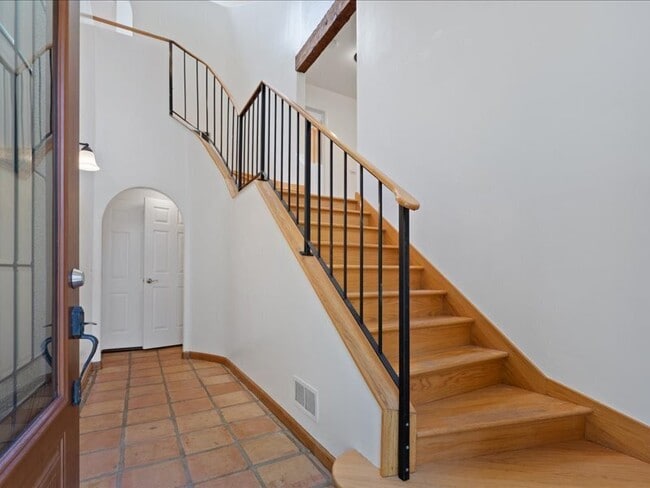Photo - 930 Valley View Dr
