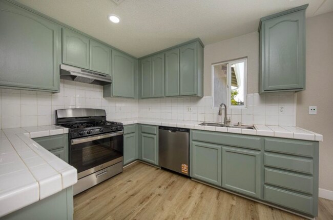 Photo - 210 Cordova Ln