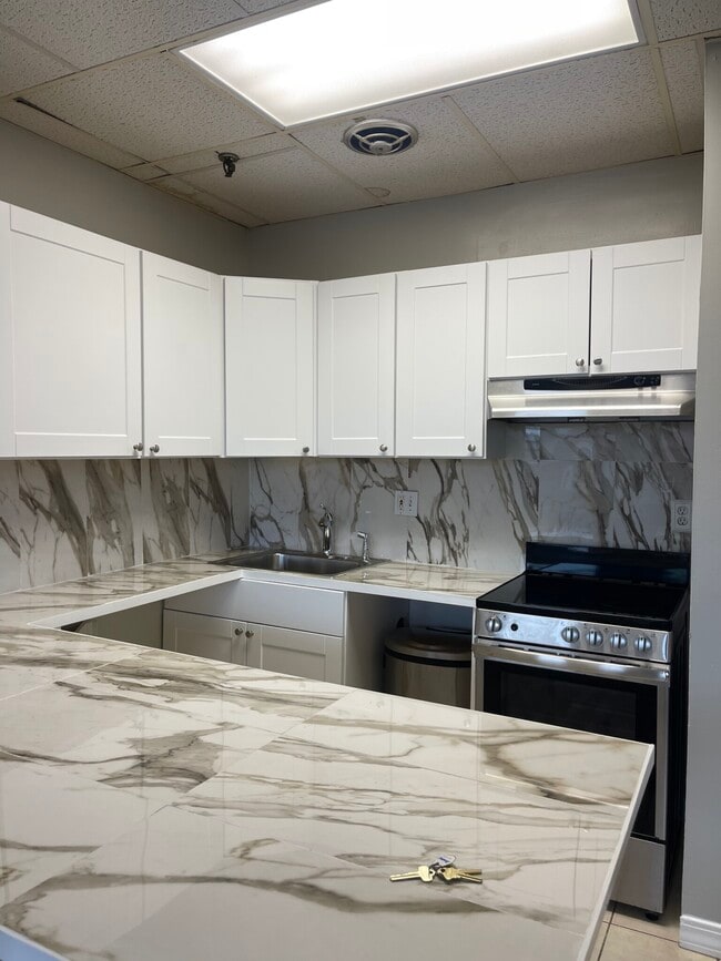 Photo - 879 Beacon St