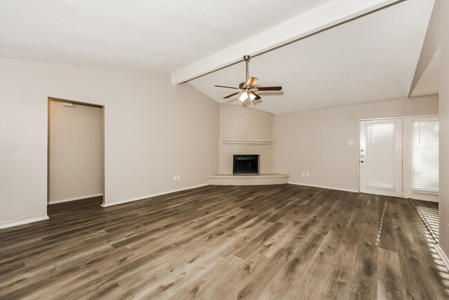 Photo - 6004 Cool Springs Dr