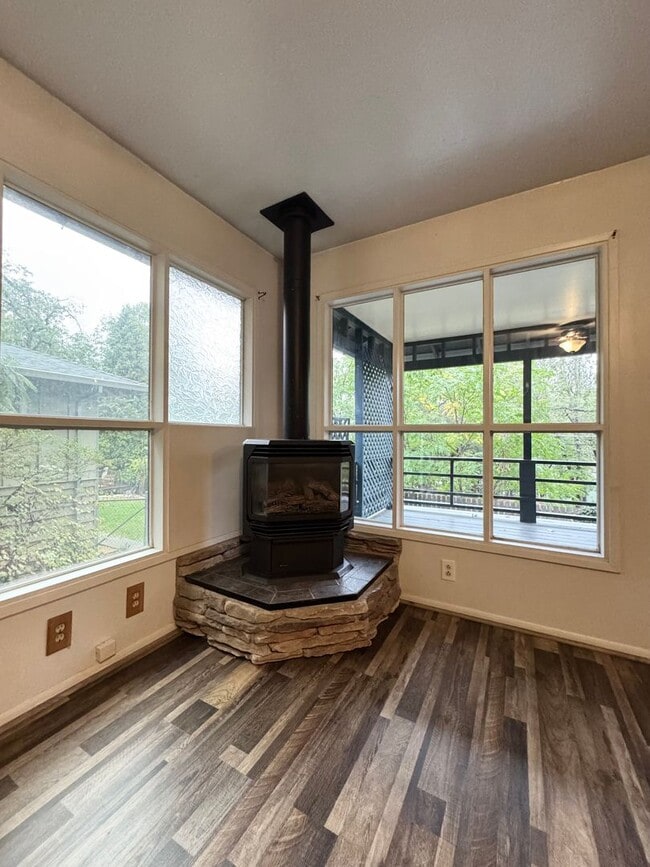 Photo - Cottage Style Home Nestled in the Trees!!!