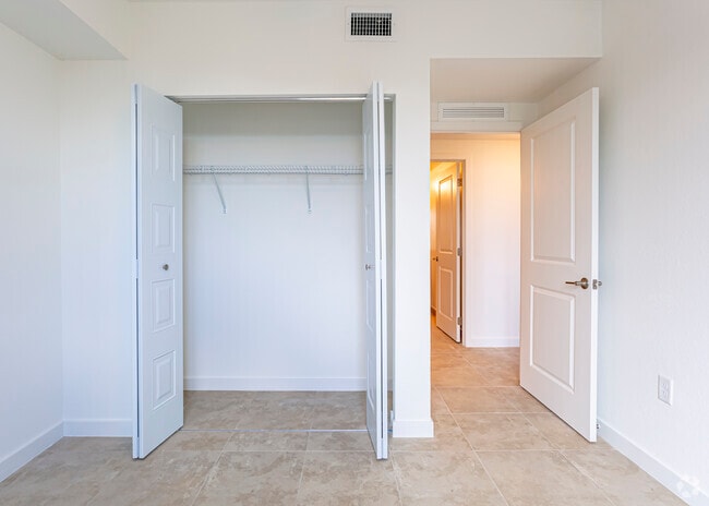 3 BDR / 2 BA - 1,050 Sq Ft