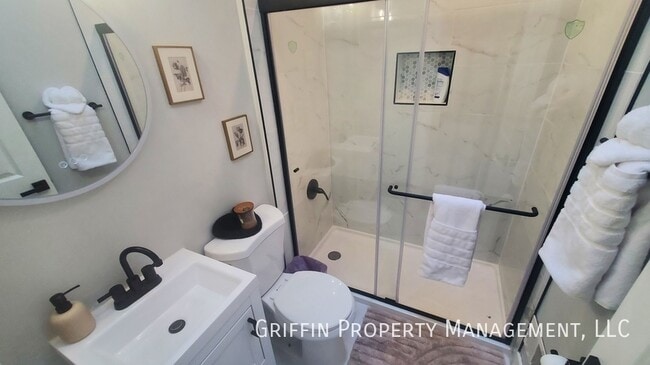 Photo - 821 20th St NE