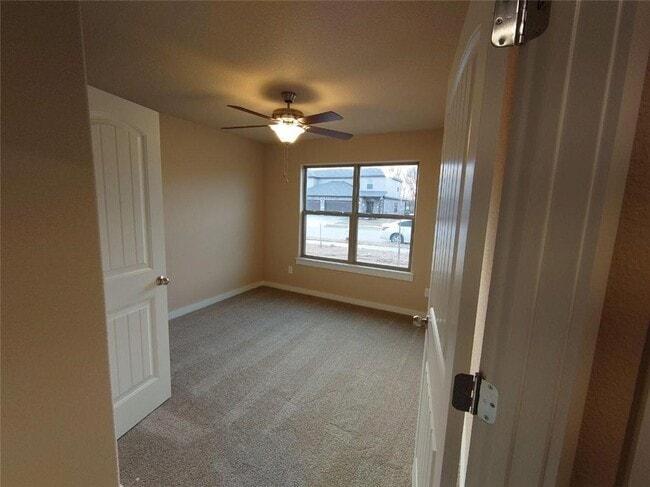 Building Photo - 512 Vee St Unit 512