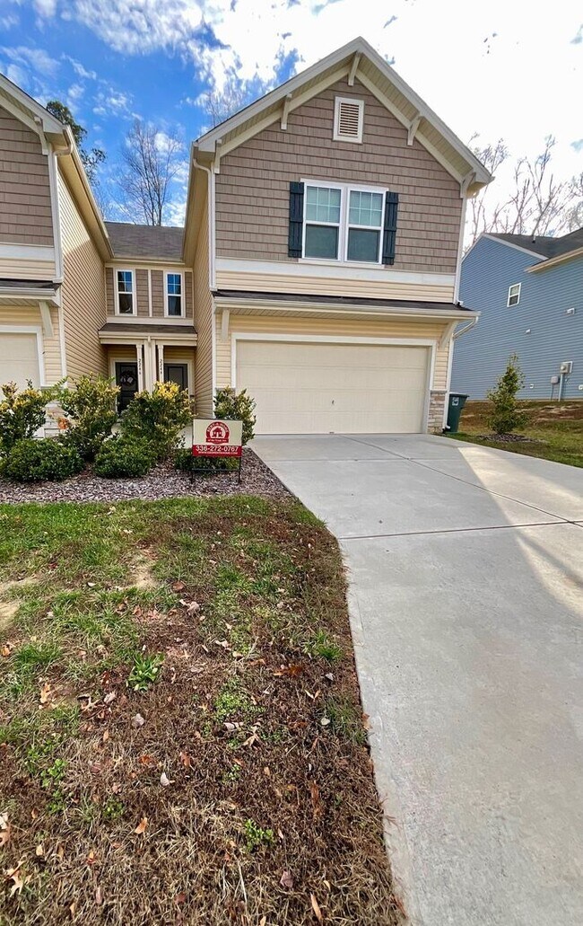 3 Bedroom Townhome Off Burlington Rd in Mc... House Rental in