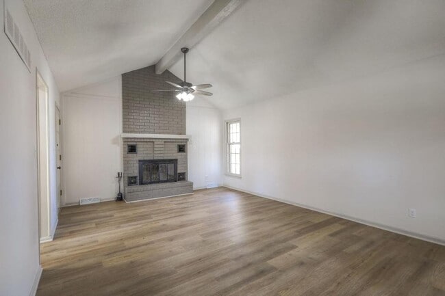 Photo - 902 Kingston Ct