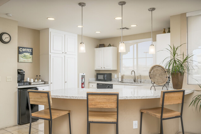 Resident coffee bar - Sonterra Apartments at Paradise Valley