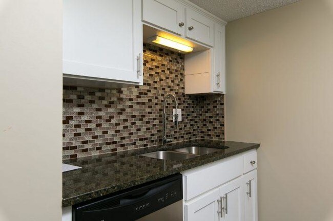 Photo - Plaza La Belle