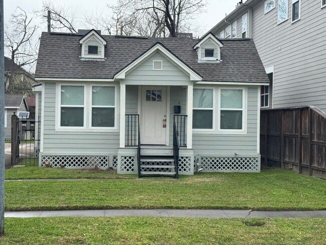 Front view from W 17th street - 513 W 17th St House