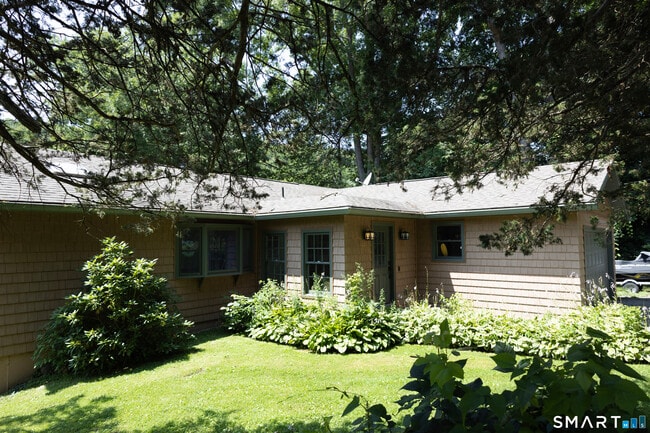 18 Pinewood Shores
