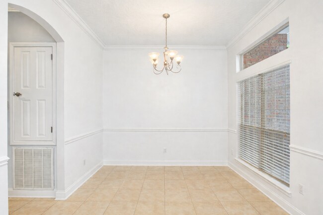 Photo - 4 Bedroom in Ideal Neighborhood!!