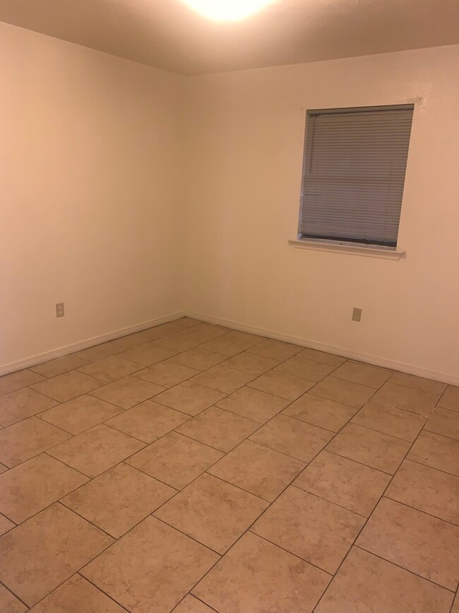 Photo - 315 Meadows Dr