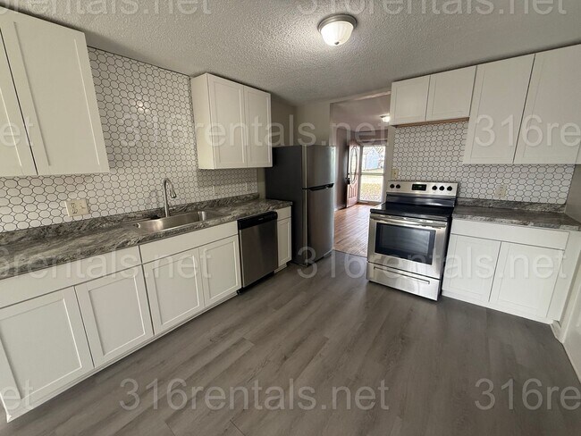 Photo - $1325 - 3 bedroom / 2 bathroom - Single Family Home