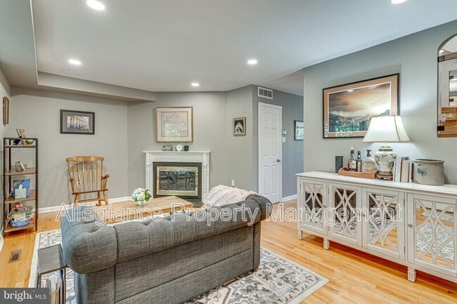 Photo - 912 Green St