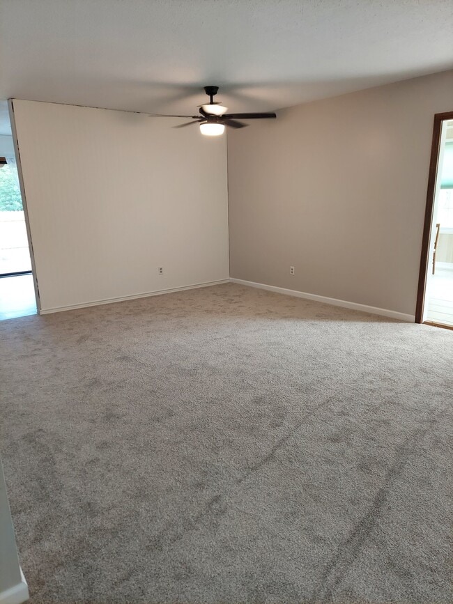 Photo - 1335 Windamere Rd