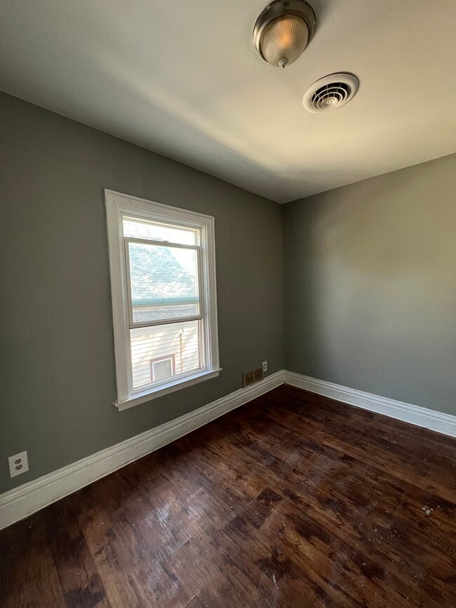 Photo - 39 Barry Pl Unit 2