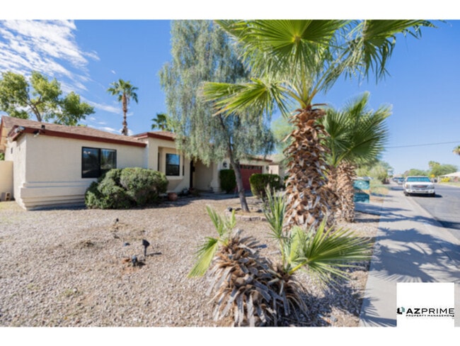 Photo - Exceptional 3/2 Phoenix House - Vaulted Ce...