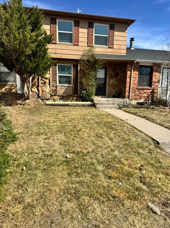 Building Photo - Renovated through out, garage included