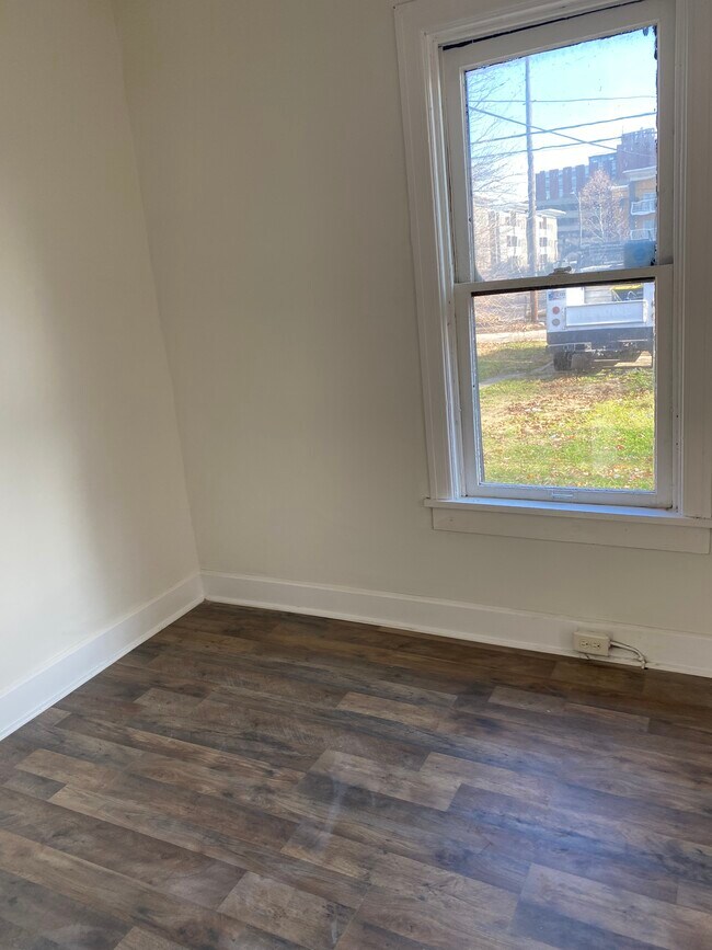 Photo - 3245 N Kenwood Ave House