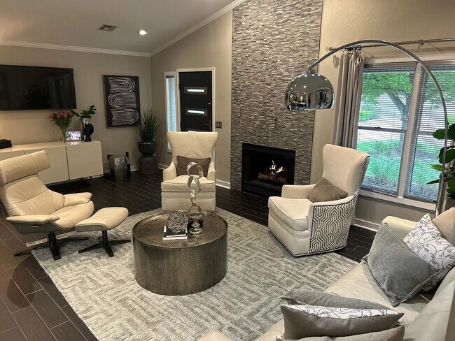 Photo - Available Now! Beautifully Remodeled Home ...