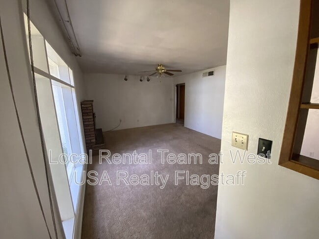 Photo - 2830 N Schevene Blvd