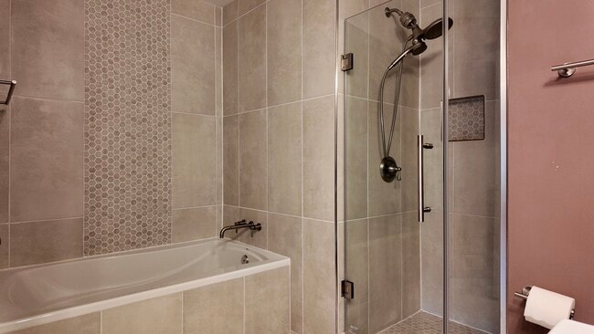 Master bath - 4094 Fountainside Ln