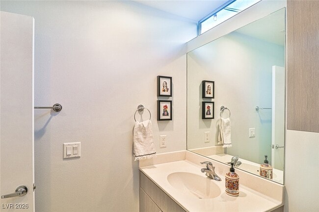 Photo - 251 Tower St