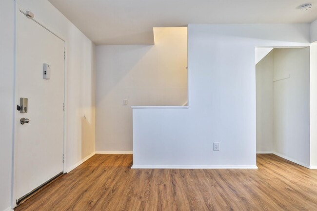 Photo - 1556 Meredith Dr