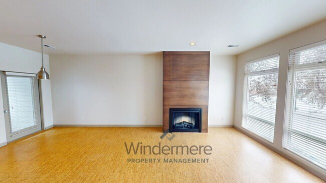 Photo - 251 W Sumach *Vue 22 Townhome Walking Dist...