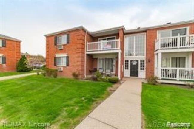 Building Photo - 2420 Parmenter Blvd Rental