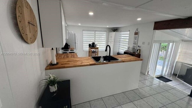 Photo - 219 W Lake Dr