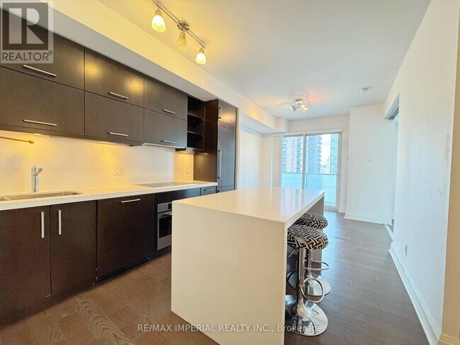 Photo - 1080 Bay St. Unit 909