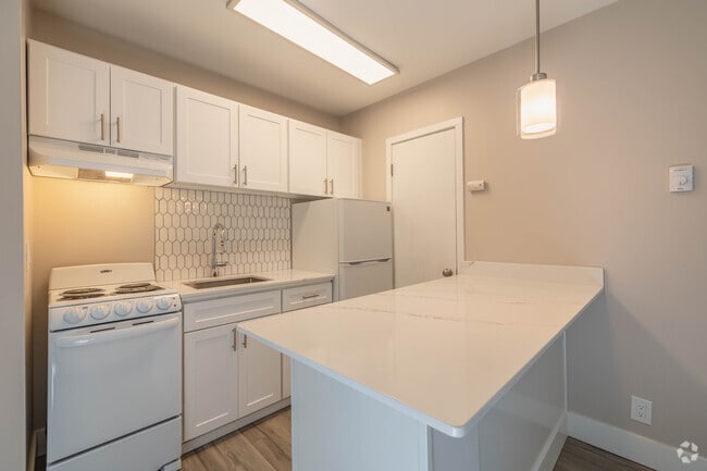 1BR - Kitchen - Union Plaza Apartments