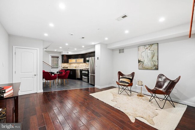 Photo - 444 Poplar St