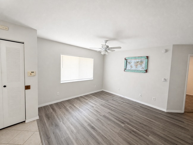 Building Photo - Condo in Gated Winterset