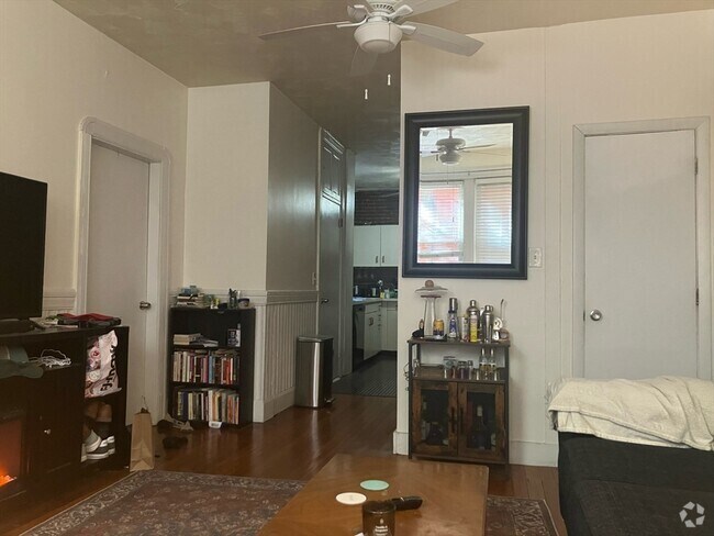 Building Photo - 7 Unit 4 Rental
